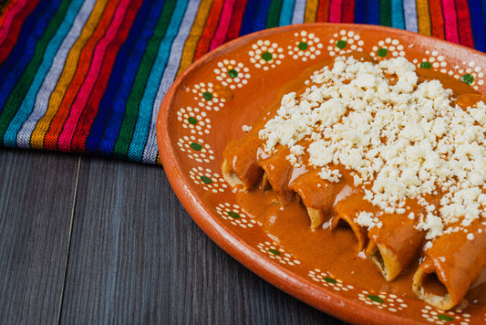 Enchiladas de pollo o panela con encacahuatado