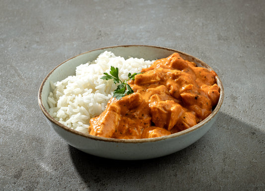 Bowl de arroz al vapor con pollo encacahutado